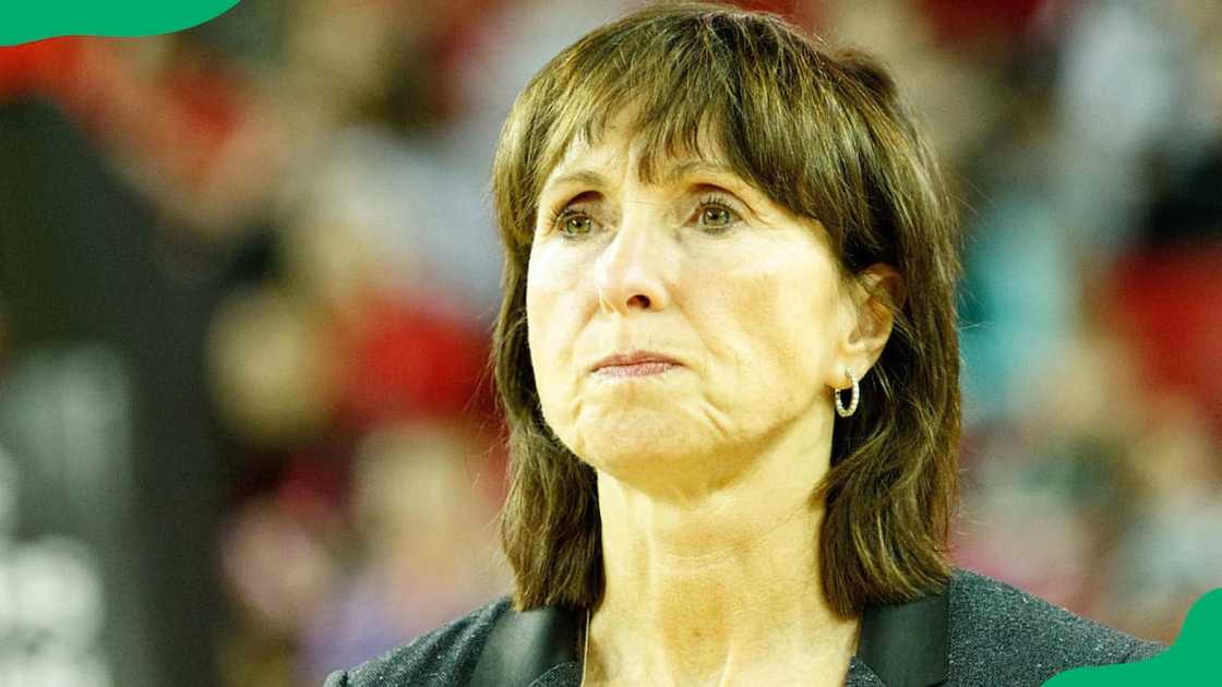 Which team does Lisa Boyer coach? Which team does Lisa Boyer coach?