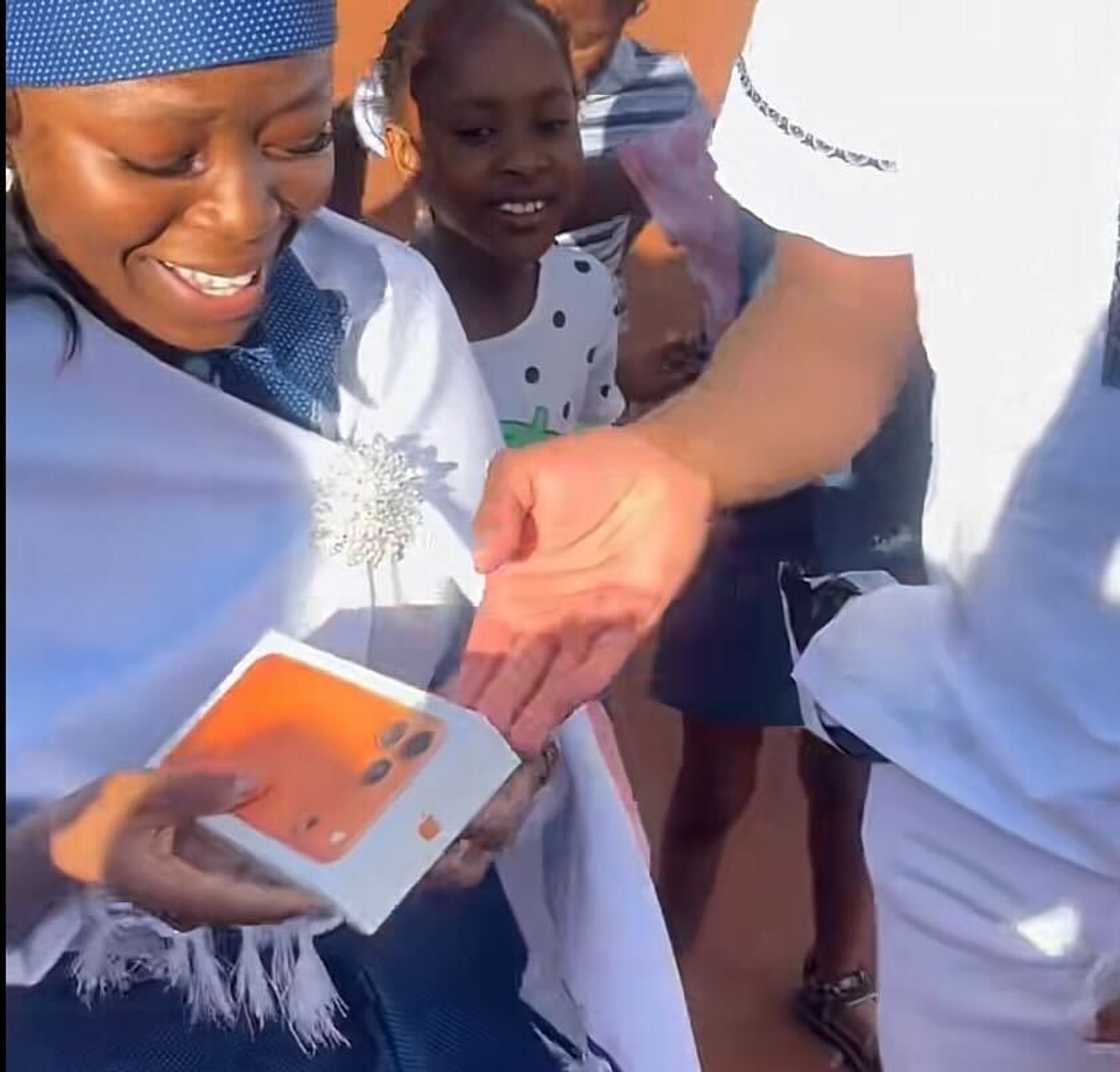 A wife was overwhelmed by her husband's gift on their wedding day. A wife was overwhelmed by her husband's gift on their wedding day.