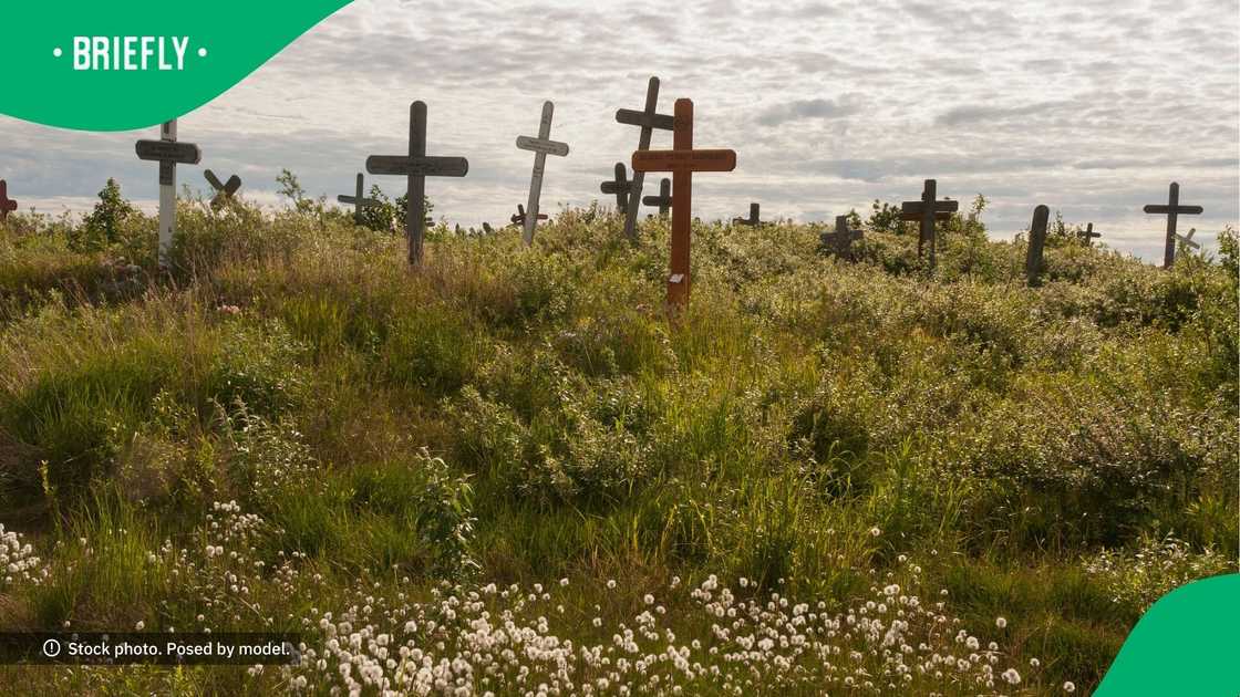 Mzansi wowed by unusual tombstone Mzansi wowed by unusual tombstone