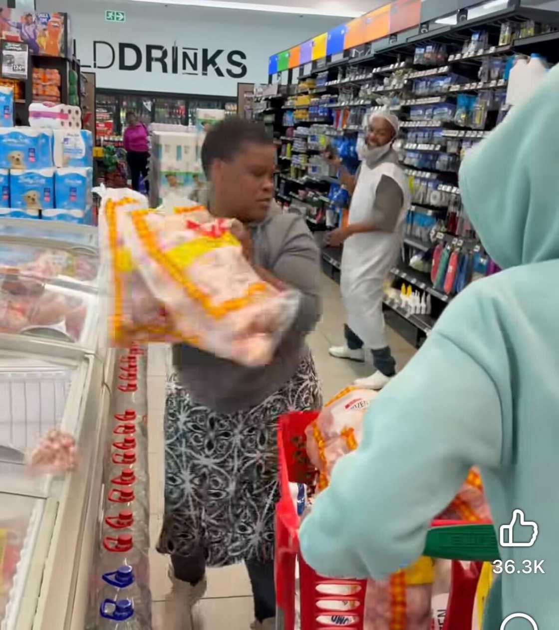 The woman’s participation in the Mall of Thembisa’s trolley dash created a buzz online. The woman’s participation in the Mall of Thembisa’s trolley dash created a buzz online.