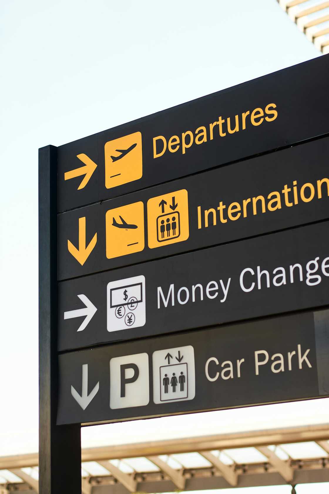 South Africans chimed in on the man travelling with allegedly fake documents South Africans chimed in on the man travelling with allegedly fake documents