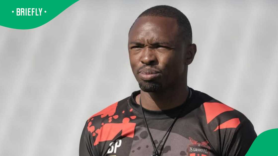 Kaizer Chiefs Legend Bernard Parker’s Modified Gusheshe Breaks TikTok Kaizer Chiefs Legend Bernard Parker’s Modified Gusheshe Breaks TikTok