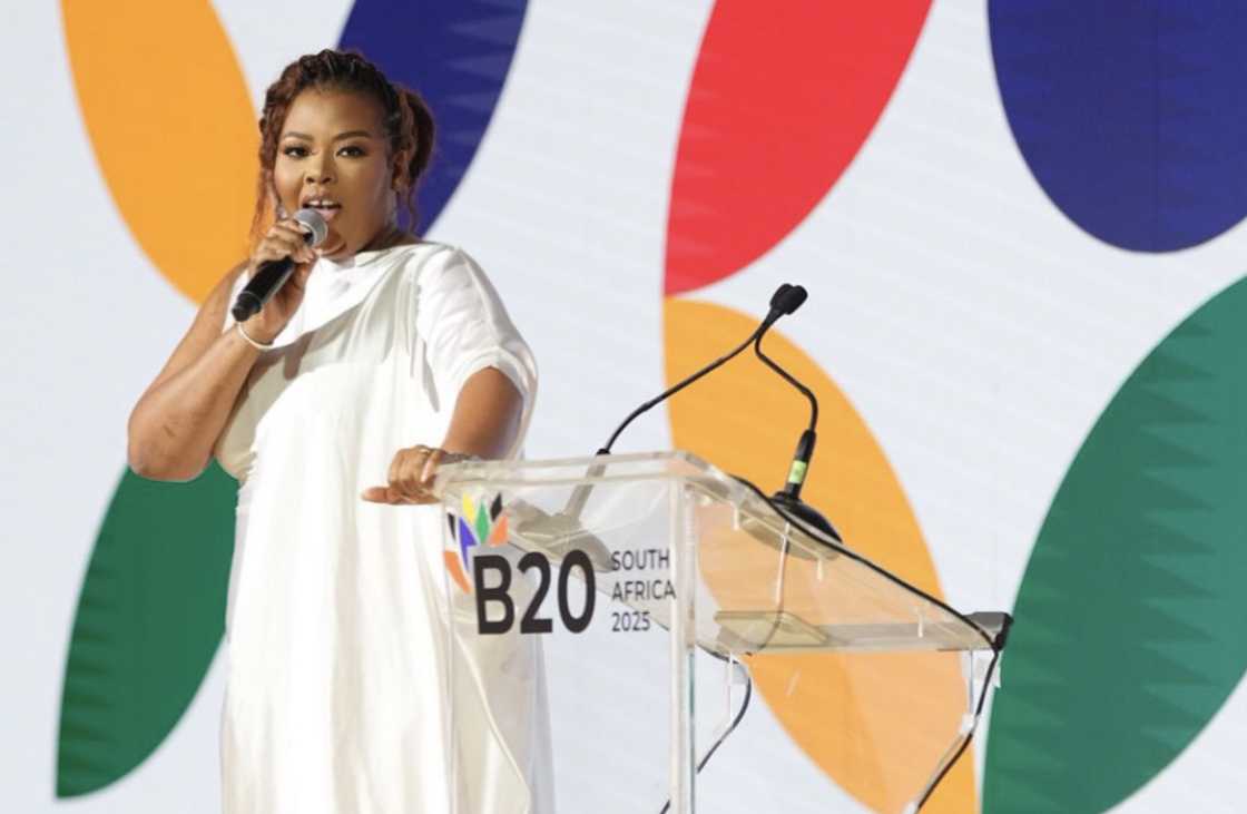 Anele Mdoda showed off her curves Anele Mdoda showed off her curves