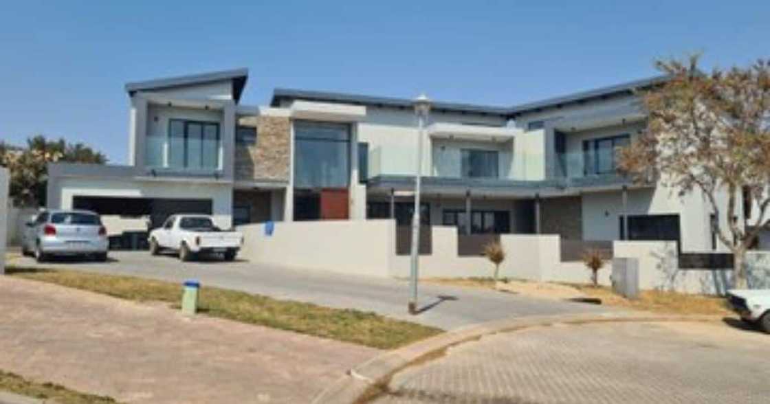 House, build, mansion, man, 2 years House, build, mansion, man, 2 years