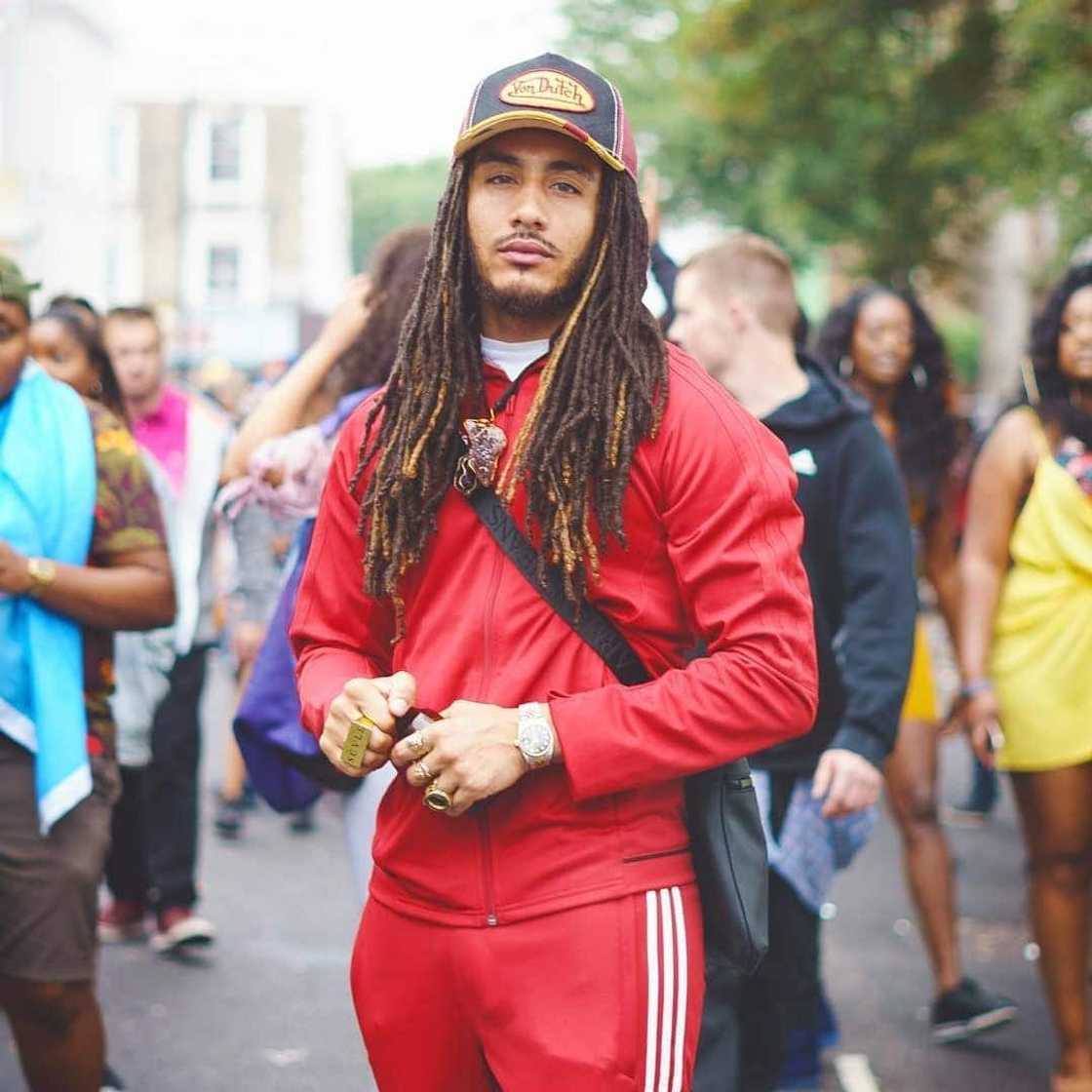 What's the difference between locs and dreads? What's the difference between locs and dreads?