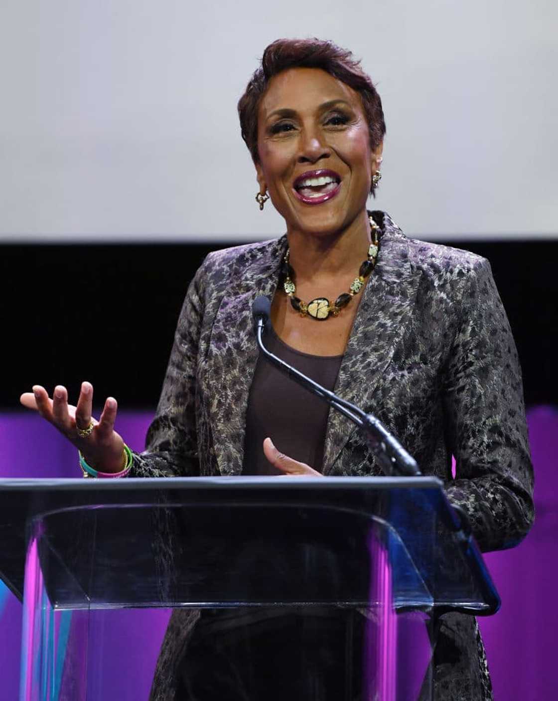 Robin Roberts's height Robin Roberts's height