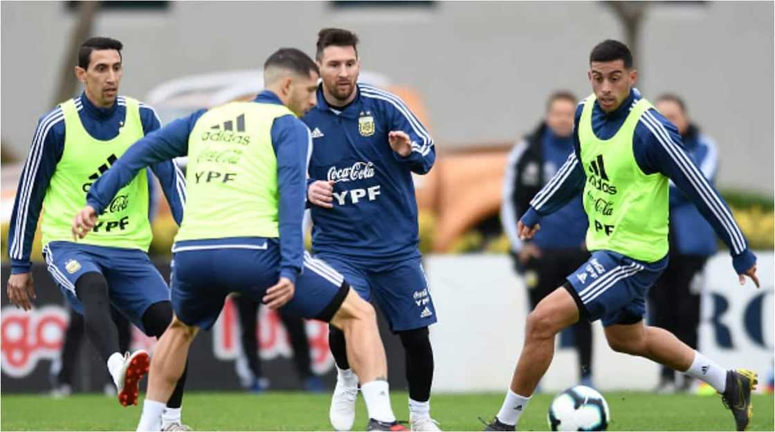 Lionel Messi lends luxury £12m private jet to team-mates as they head for international duty Lionel Messi lends luxury £12m private jet to team-mates as they head for international duty