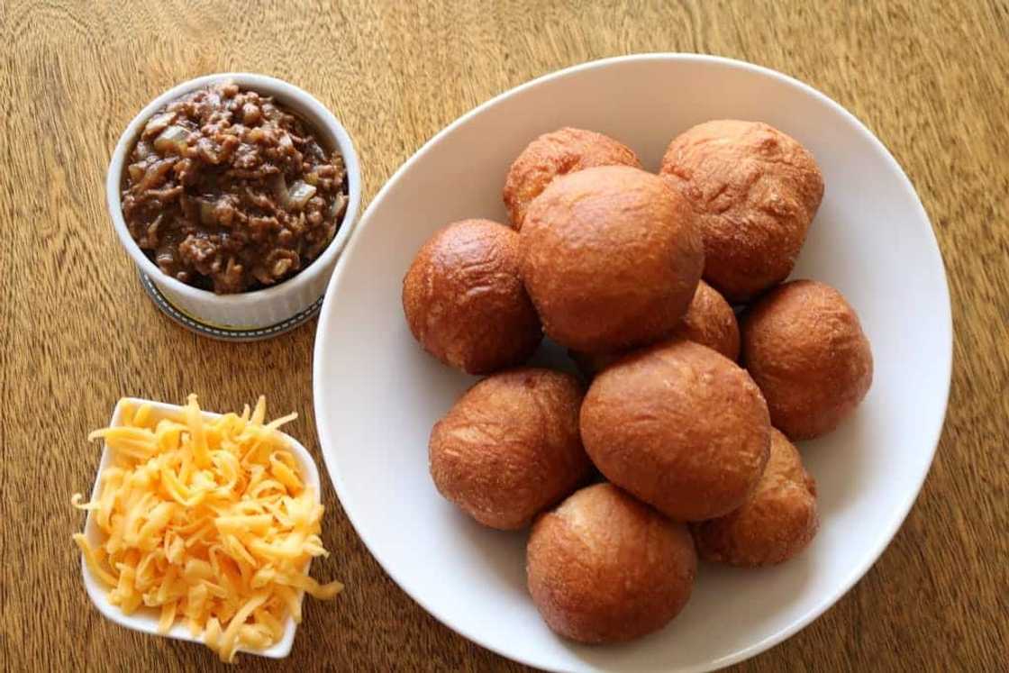 Vetkoek resep: tradisionele resep, deeg en proses Vetkoek resep: tradisionele resep, deeg en proses