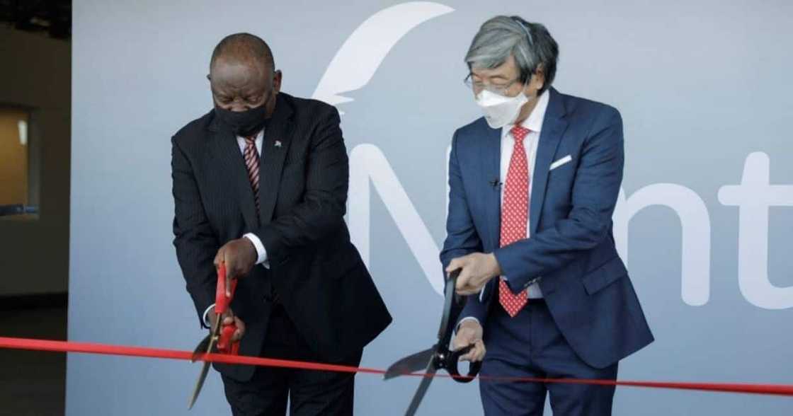 Patrick Soon-Shiong, Cyril Ramaphosa, President Ramaphosa, ImmunityBio, Cape Town, Covid-19, vaccine, NantWorks Patrick Soon-Shiong, Cyril Ramaphosa, President Ramaphosa, ImmunityBio, Cape Town, Covid-19, vaccine, NantWorks