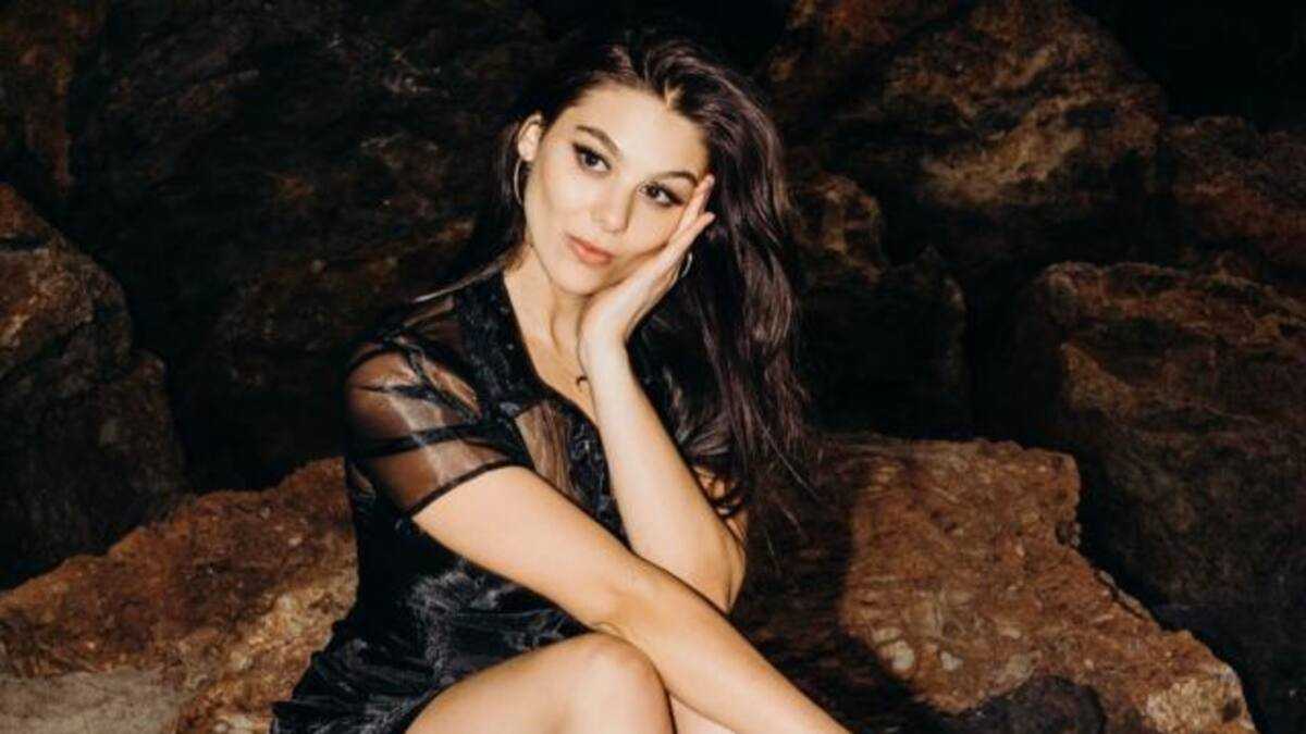 Who is Kira Kosarin? Age, children, songs, height, movies, profiles, net  worth - Briefly.co.za