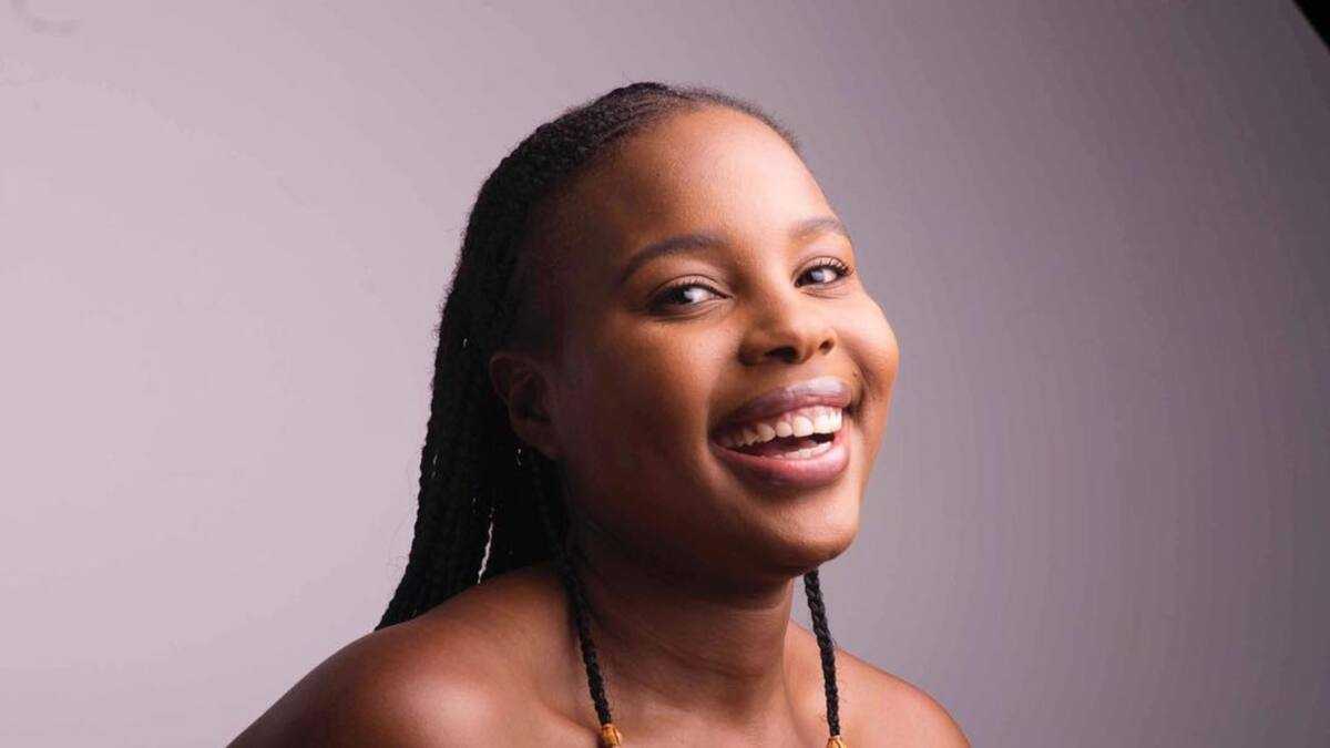 Mogau Motlhatswi biography: age, boyfriend, education, attack, Skeem Saam, pictures and Instagram - Briefly.co.za