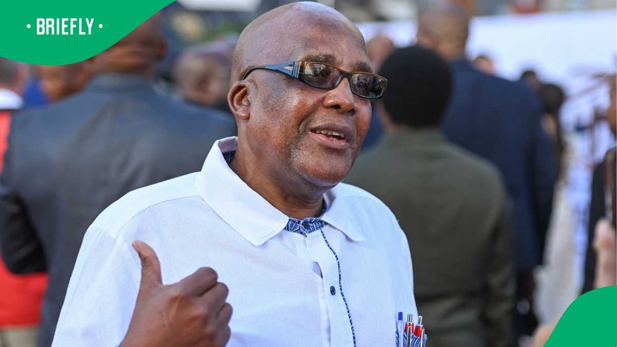 Health Minister backs ActionSA's calls for public servants to use public hospitals, leaves SA split