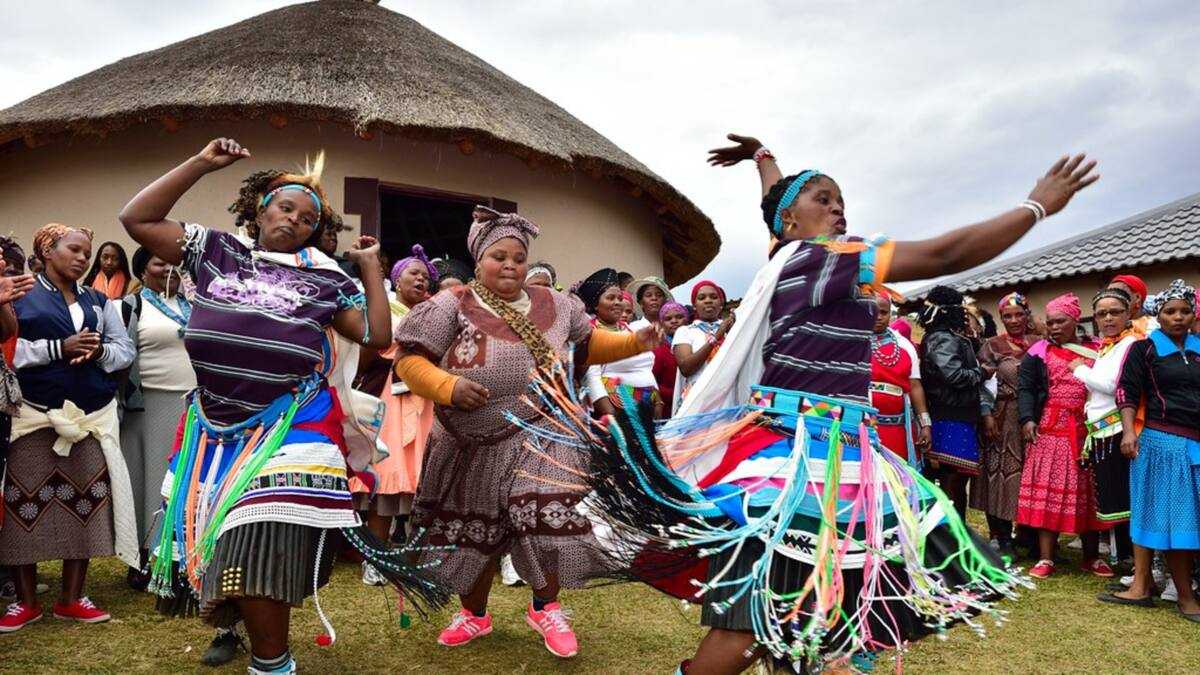 zulu-culture-food-traditional-attire-wedding-ceremony-dance-and