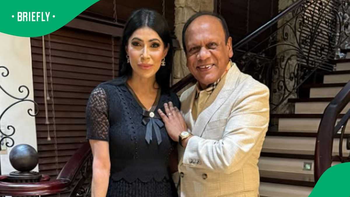 Video Of Durban Billionaire Vivian Reddy Sweeping After Diwali video-of-durban-billionaire-vivian-reddy-sweeping-after-diwali