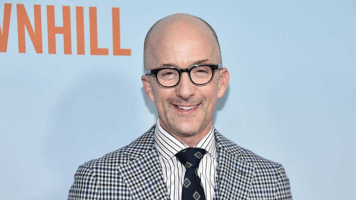 Juim Rash Who is Jim Rash? Age, family, Friends, height, movies and shows ...