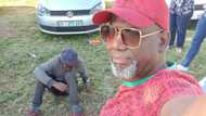 Man stops robbery tsotsi in his tracks, Mzansi praises local hero for bringing the criminal to book