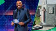 "He doesn't even know": Steve Harvey's face spotted on tombstone in Hammanskraal, SA amused