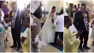 Video shows shameful moment pastor stopped man from proposing to lady during wedding, says he wasn't informed