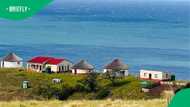 "“Looks so peaceful": Village beachfront homes in the Eastern Cape leave Mzansi in awe