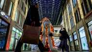 Asian markets track US losses on recession worries