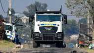 Off duty metro cop shot and wounded at community roadblock in Durban