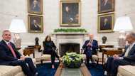 US debt talks on knife edge