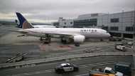 United Airlines reports profit but sees higher recession risk