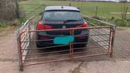 Man builds fence around car that blocked his gate, social media reacts