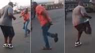 “That is cool”: Video of 2 men dancing on the road brings whole vibe to Mzansi