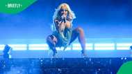 Doja Cat’s stunning aqua dress and performance steal the spotlight