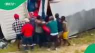 Video showed people looting chickens after truck overturned at unknown location