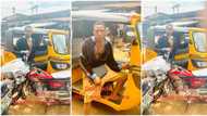 Man rejoices in public after buying tuk-tuk and motorcycle, inspirational video of heartfelt celebration goes viral