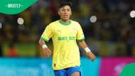 Sundowns turn on the style, one hand on the trophy!