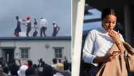 Mzansi school pupils decided to have a groove session on the roof of their classrooms, peeps felt their vibe