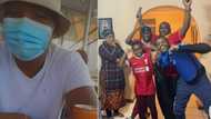 Hilarious pic of a frenzied family football affair has Mzansi in stitches, Saffas react