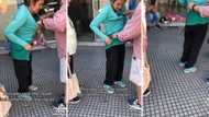 Video of old lady with rat trapped in her clothes panics while standing in a queue: "I would simply die"