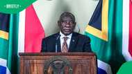 Cyril Ramaphosa sings national anthem with Bafana Bafana