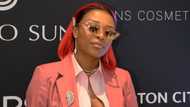 DJ Zinhle mocks her own cooking skills, bestie Pearl Thusi joins the roast