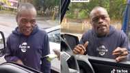 Bonga Sithole's reaction to getting R10 note while begging has Mzansi divided, photo has peeps convinced he is unimpressed