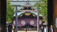 Japanese ministers visit controversial war shrine