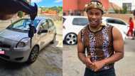 Young money: Mzansi man wows online peeps with keys to new ride