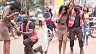 True love: Man blocks traffic on busy highway to propose to bae