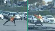 Man dances while directing Johannesburg traffic in TikTok Video, South Africans electrified by his energy