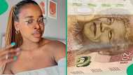 "Yoh that's a lot sisi": Woman refunds ex the money he spent during relationship, video stuns Mzansi