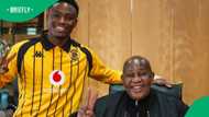 ‘It’s an honour’: Kaizer Chiefs star Langelihle Phili’s special message to Kaizer Motaung