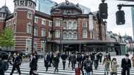 Bank of Japan sticks to easing despite yen pressure