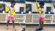 Mom shares photo of adorable little girl cleaning, Mzansi is proud and loving it