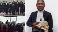 Visually impaired man gets special prize as he finishes law school with flying colours