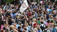 Thousands of Hungarians demonstrate for teacher payhikes