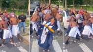 "Sheesh": Men in towels break it down on graduation day, Mzansi in love